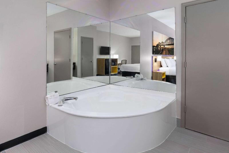King Studio Suite - Non-Smoking image 1