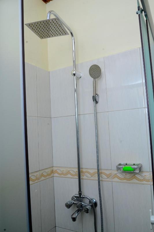 La Citronnelle Entire 3-Bedroom Holiday Home Lovingly Furnished in Naalya Kampala - image 3