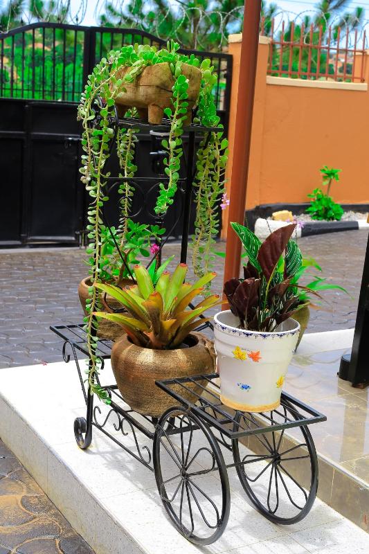 La Citronnelle Entire 3-Bedroom Holiday Home Lovingly Furnished in Naalya Kampala - image 9
