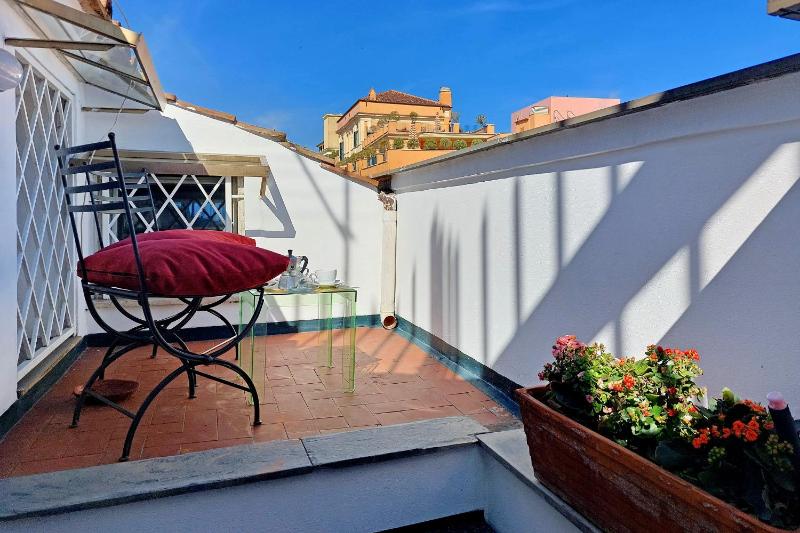 One-Bedroom Apartment with Balcony image 4
