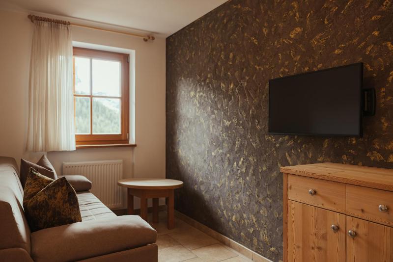 One-Bedroom Apartment image 3