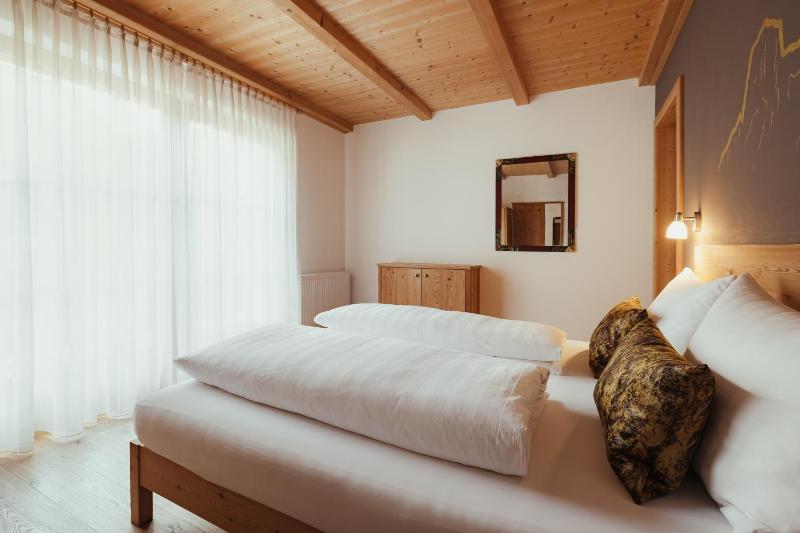Three-Bedroom Apartment image 3
