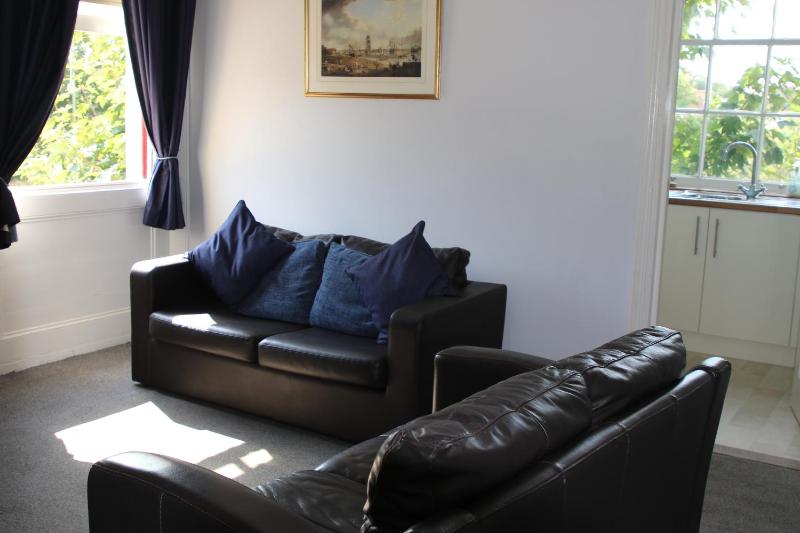 One-Bedroom Standard Apartment image 3