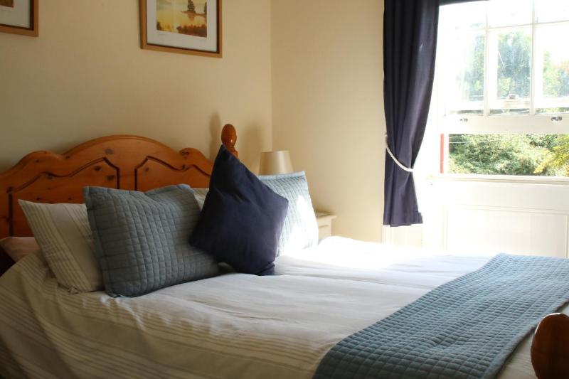 One-Bedroom Standard Apartment image 2
