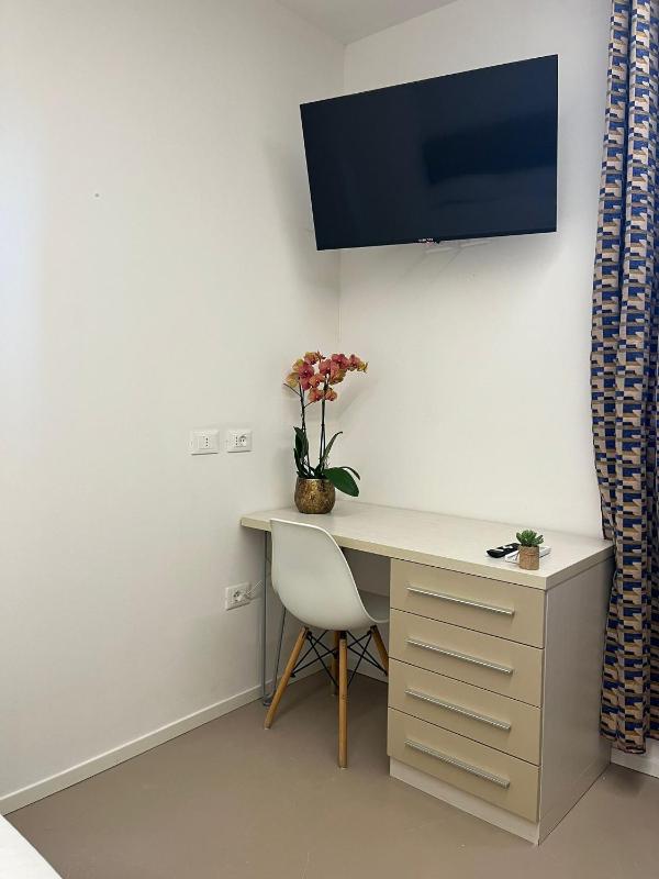 Single Room image 4