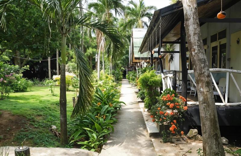 A Little Bungalows By Beach - image 2