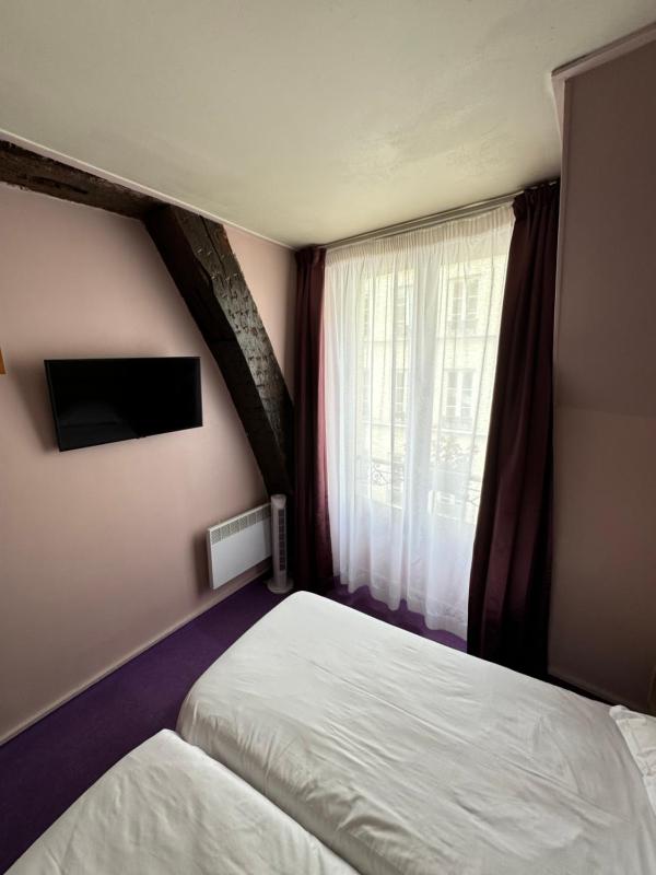 Twin Room image 2
