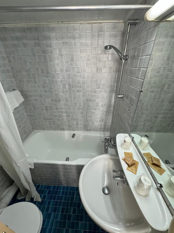 Double Room image 4