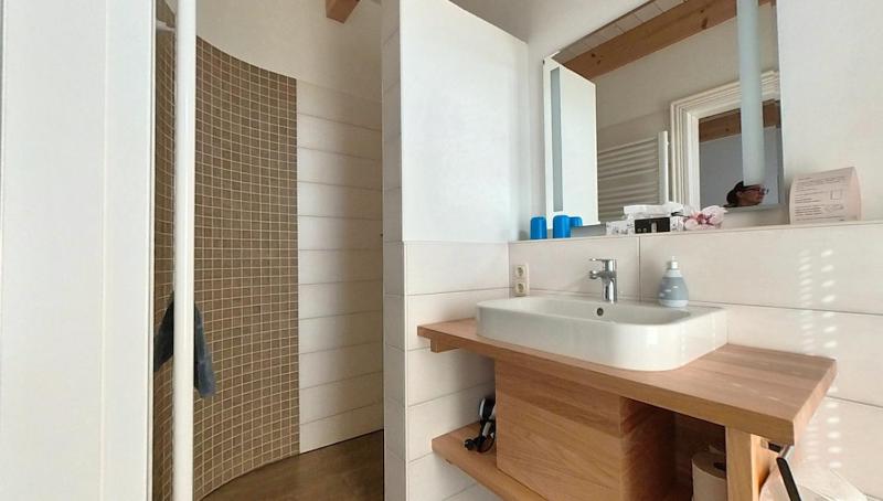 Double Room image 4