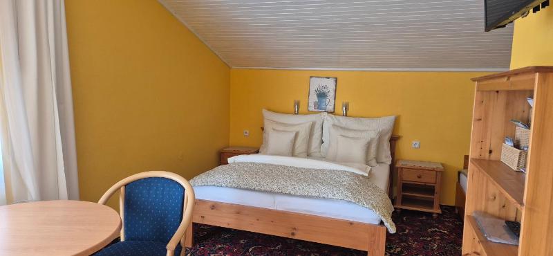 Quadruple Room with Balcony image 3