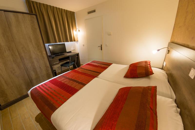  Standard Studio  (2 Twin Beds) image 1