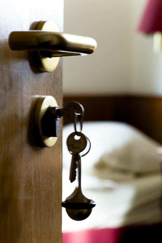 Single Room with Shower image 1