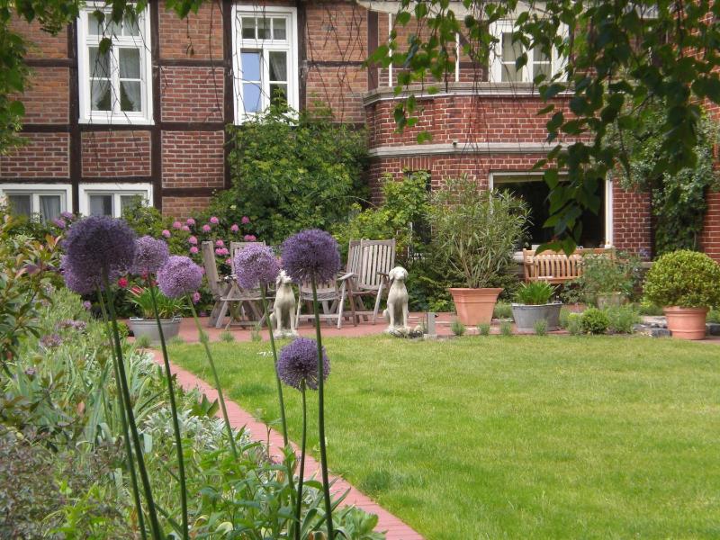 Double Room with Garden View image 4