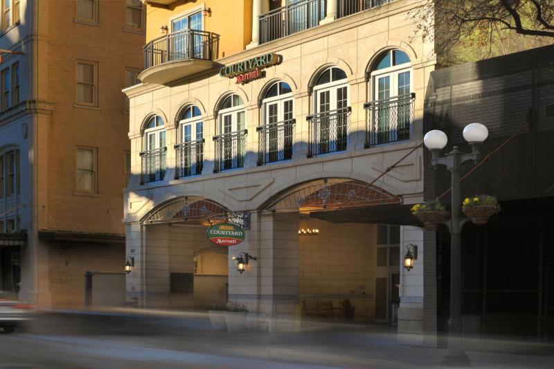 Courtyard by Marriott San Antonio Riverwalk - image 8