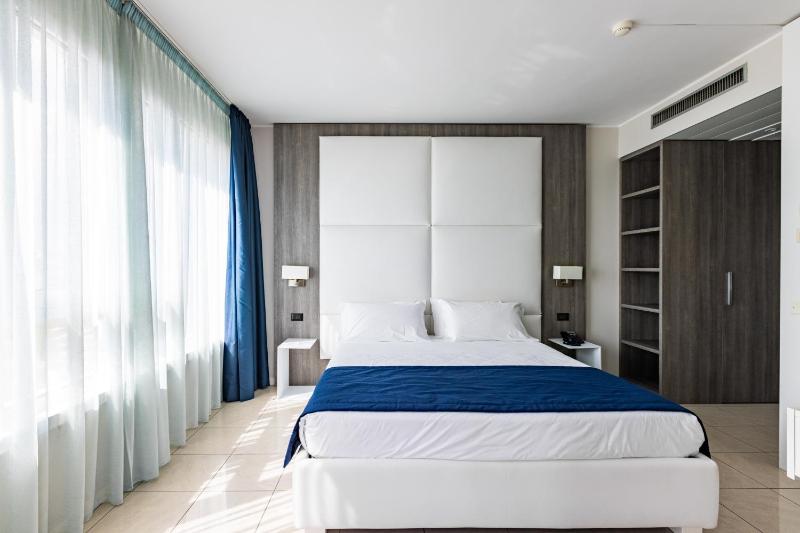 Suite with Sea View image 1