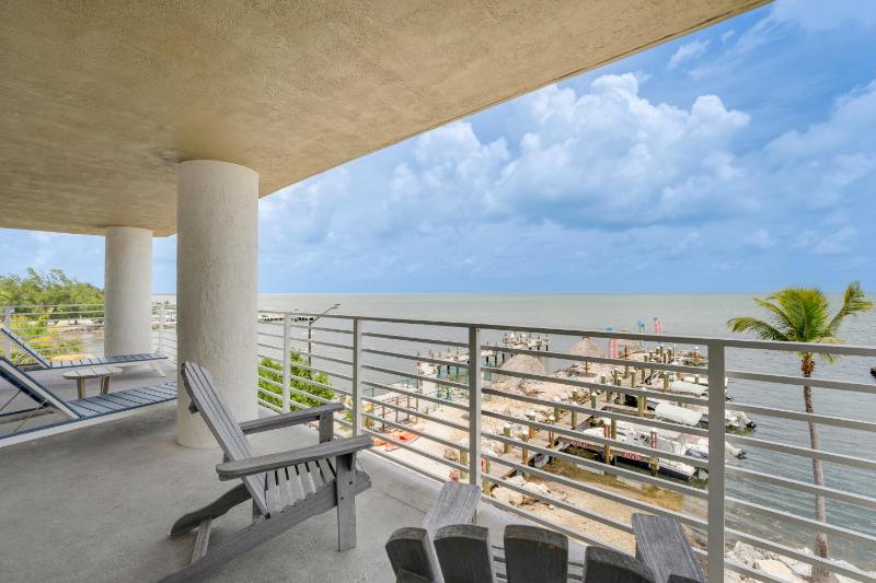 Suite with Ocean View image 3