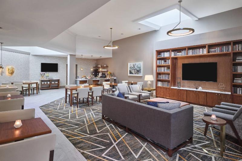 Sheraton Portland Airport Hotel - image 1