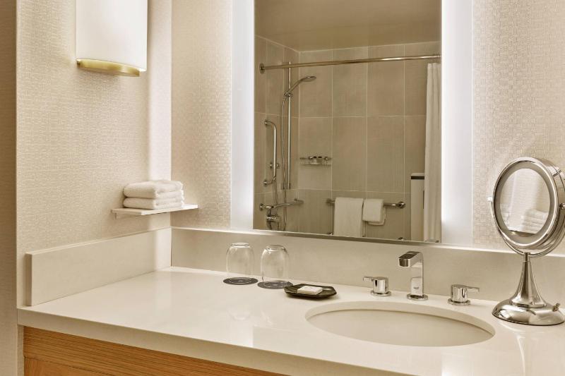 Sheraton Portland Airport Hotel - image 16