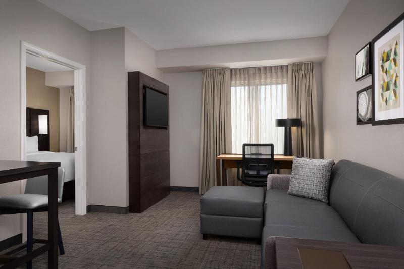 One-Bedroom Queen Suite with Sofa Bed image 1