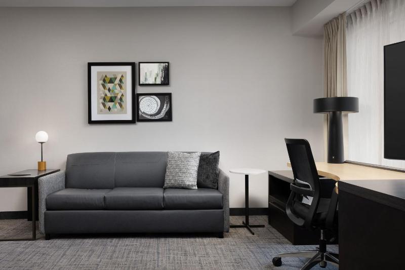 King Studio with Sofa Bed image 3