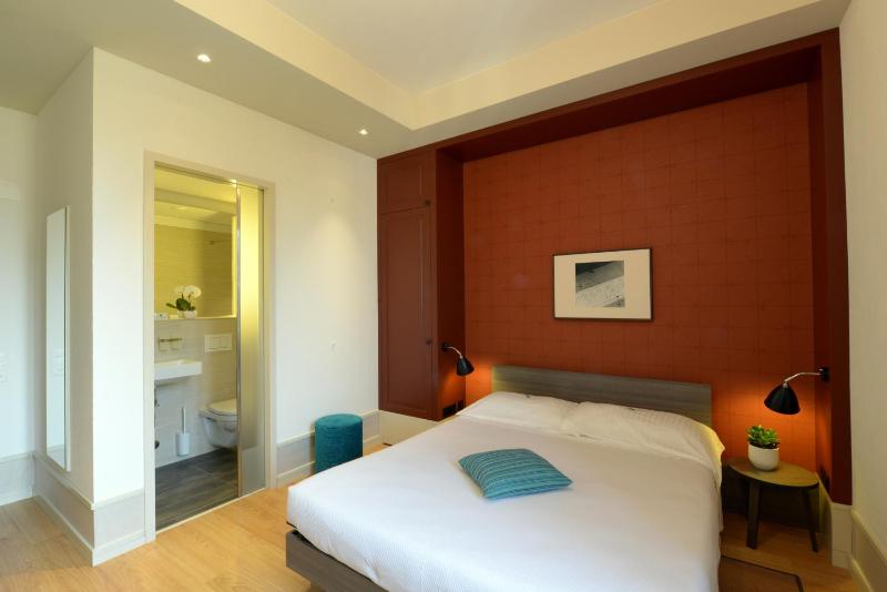 Modern Double or Twin Room image 1