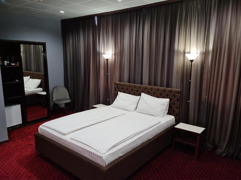 Double Room image 1