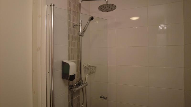 Small Twin Room image 4