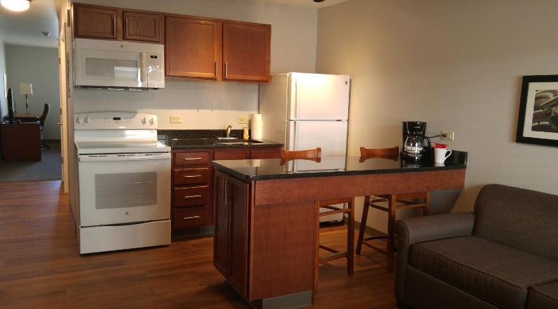 Deluxe King Suite - Non-Smoking image 1