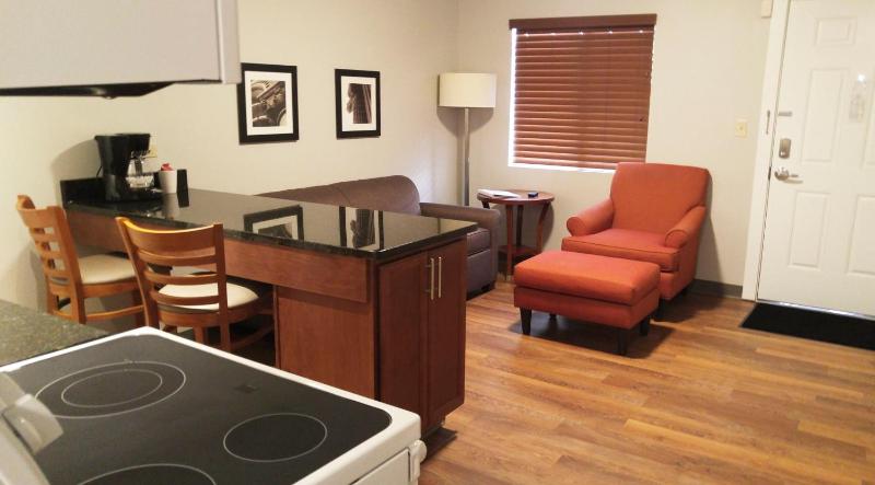 Deluxe Queen Suite with Two Queen Beds - Non-Smoking image 1