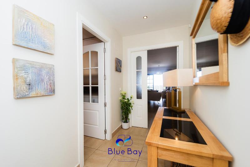 Lynnes Balcony - image 42