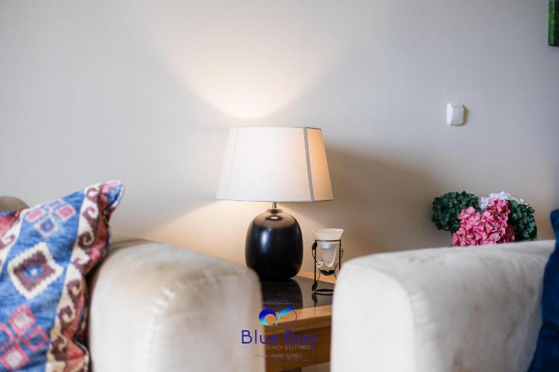 Lynnes Balcony - image 29