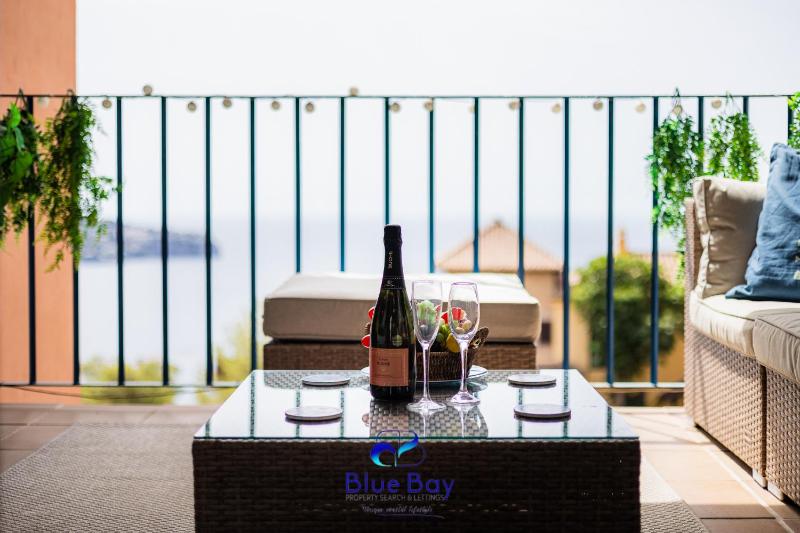 Lynnes Balcony - image 32