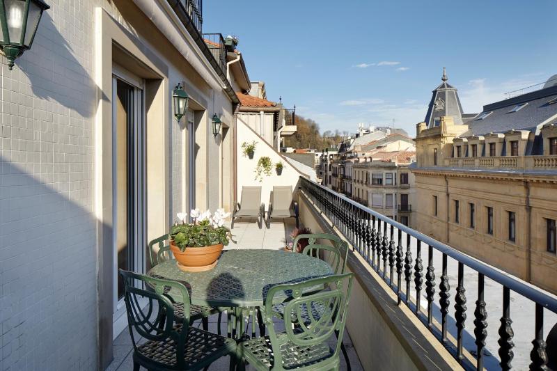 Garibay Terrace by FeelFree Rentals - image 6