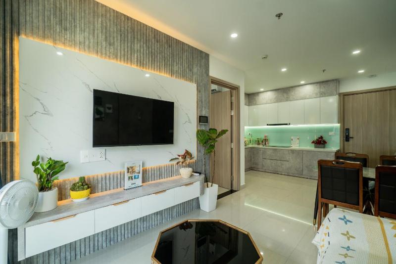 Hue Oi Homestay - Spacious 2-Bedroom Apartment with Balcony and Pool - image 14