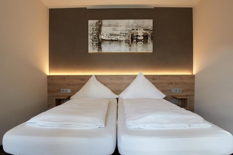 Single Room image 3