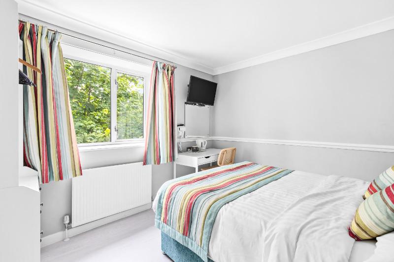 Single Room image 4