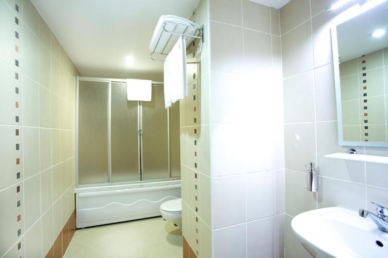 Double or Twin Room image 3