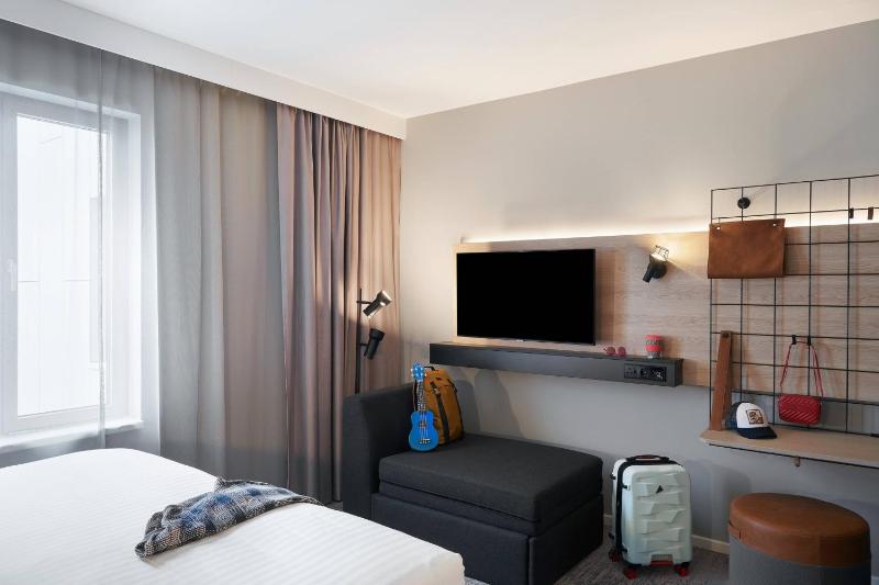 Moxified Family sleeper Guest room with 1 Queen, Sofa bed image 4