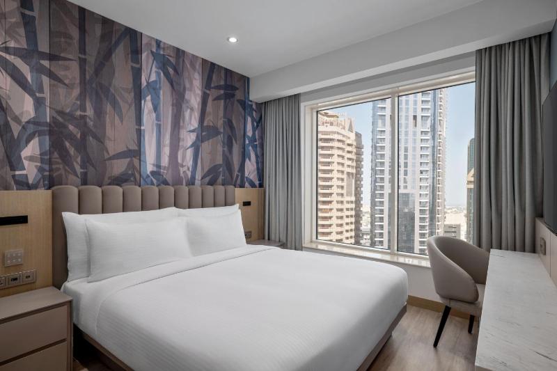 One Bedroom Suite with 1 Queen Bed - City View - Includes 20% Off Food & Beverage image 4