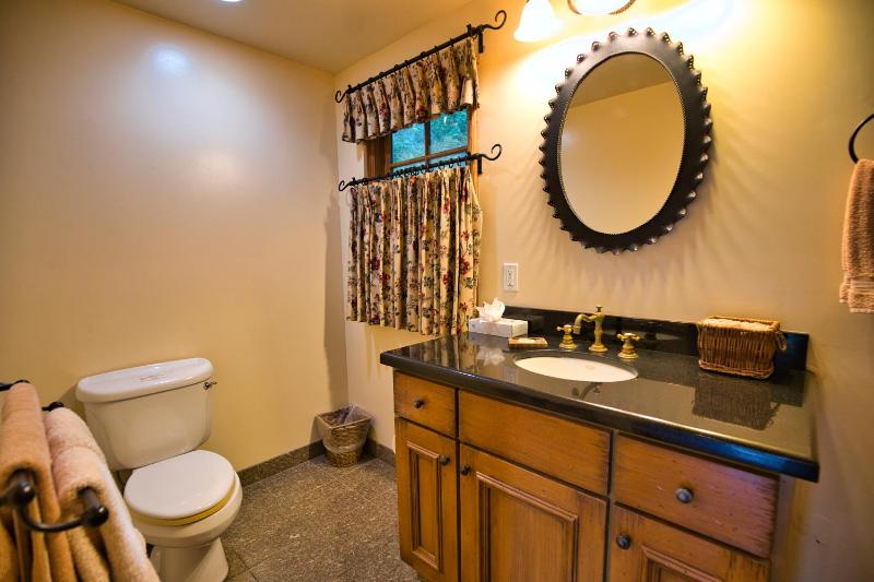Creekside Cottage image 3