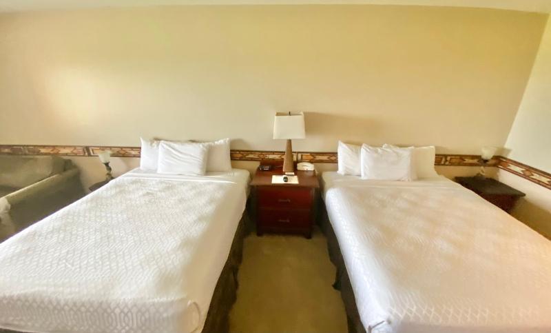 Queen Room with Two Queen Beds image 3