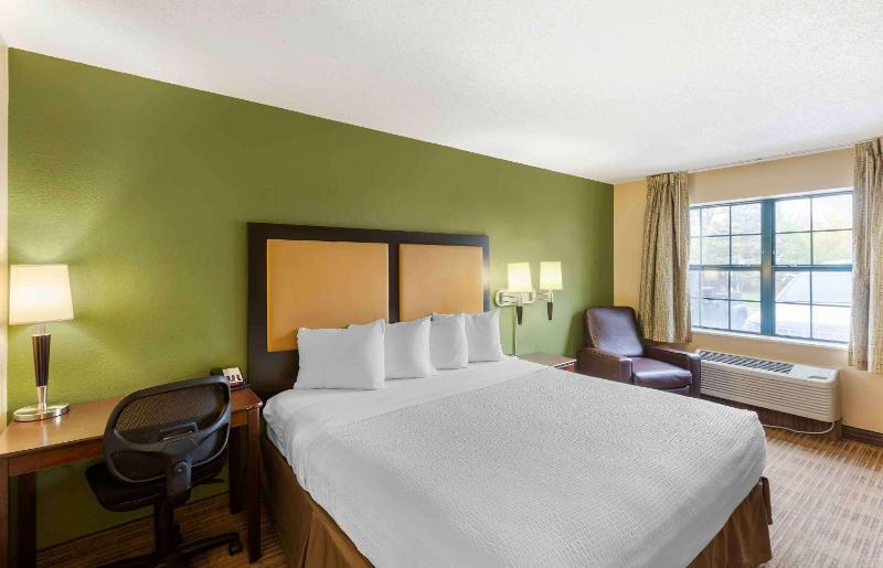 Studio with 1 King Bed - Non-Smoking image 1