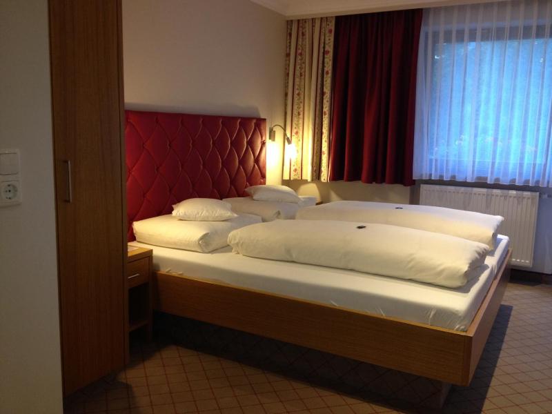 Standard Double Room with Balcony image 2