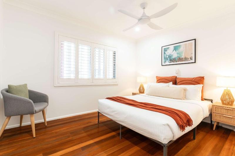 Moffat Beach Coastal Contemporary Unit A - image 44
