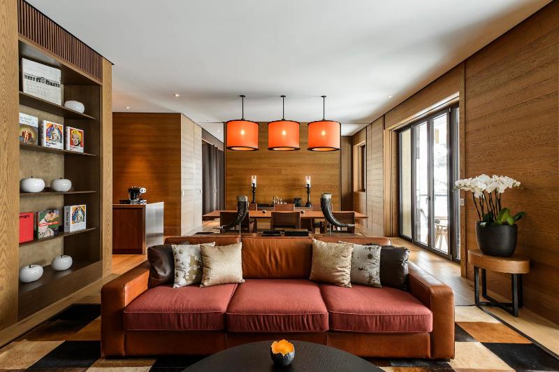 Grand Deluxe Suite image 1