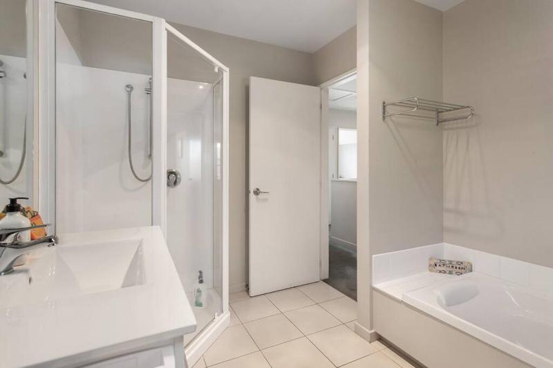 Handy Riccarton Hagley Park CBD 10 Mins - image 6