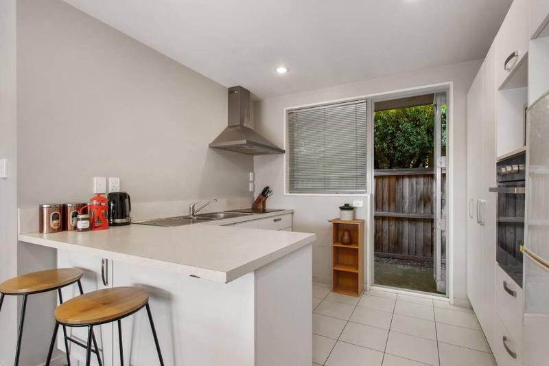 Handy Riccarton Hagley Park CBD 10 Mins - image 5