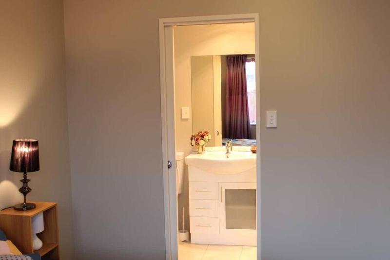 Handy Riccarton Hagley Park CBD 10 Mins - image 16
