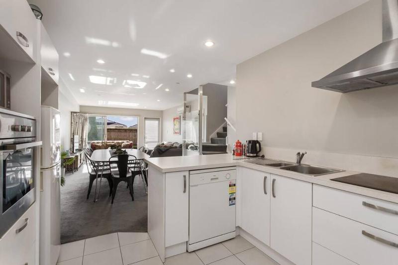 Handy Riccarton Hagley Park CBD 10 Mins - image 4