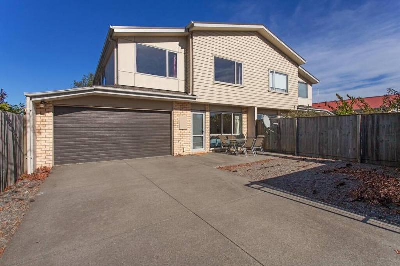 Handy Riccarton Hagley Park CBD 10 Mins - image 9